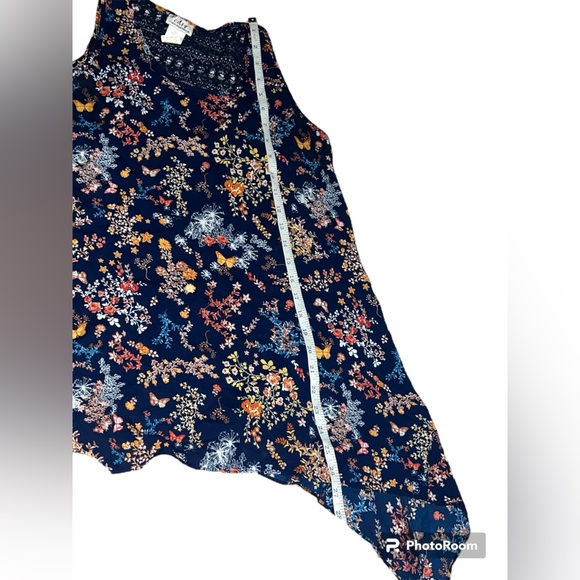 Sleeveless Waterfall Hem Floral Butterfly Trapeze Top w/ Back Lace Detail, Small - Picture 9 of 15
